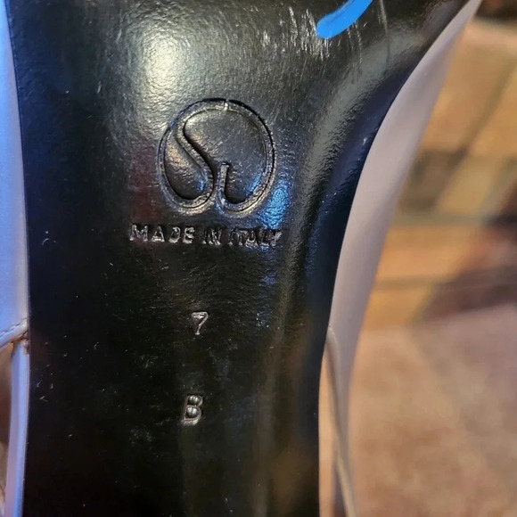 St. John Silver Pumps Heels Made in Italy - Picture 11 of 16
